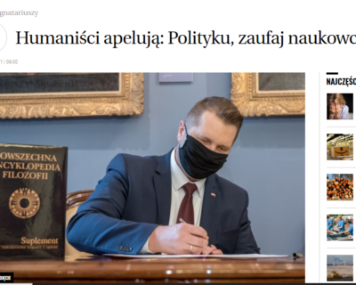 Tekst 1 Zrzut ekranu prezentujący artykuł na stronie Gazeta.pl, ze zdjęciem Ministra Czarnka podpisującego umowę dotyczącą finansowania Encyklopedii Filozofii. Czarnek ma maseczkę, ubrany jest w garnitur, w ręce trzyma długopis. Na pierwszym planie encyklopedia.